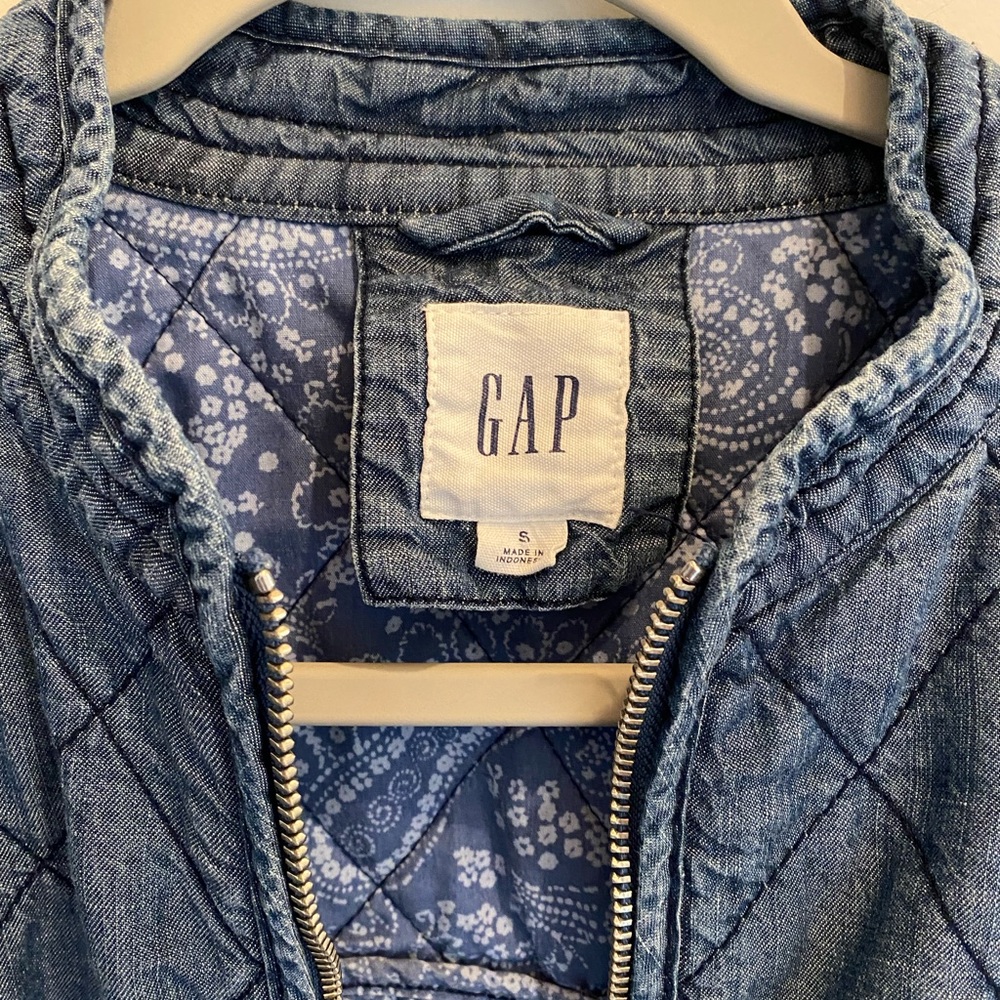 GAP Chambray Denim Blue Quilted Jacket - Picture 3 of 5